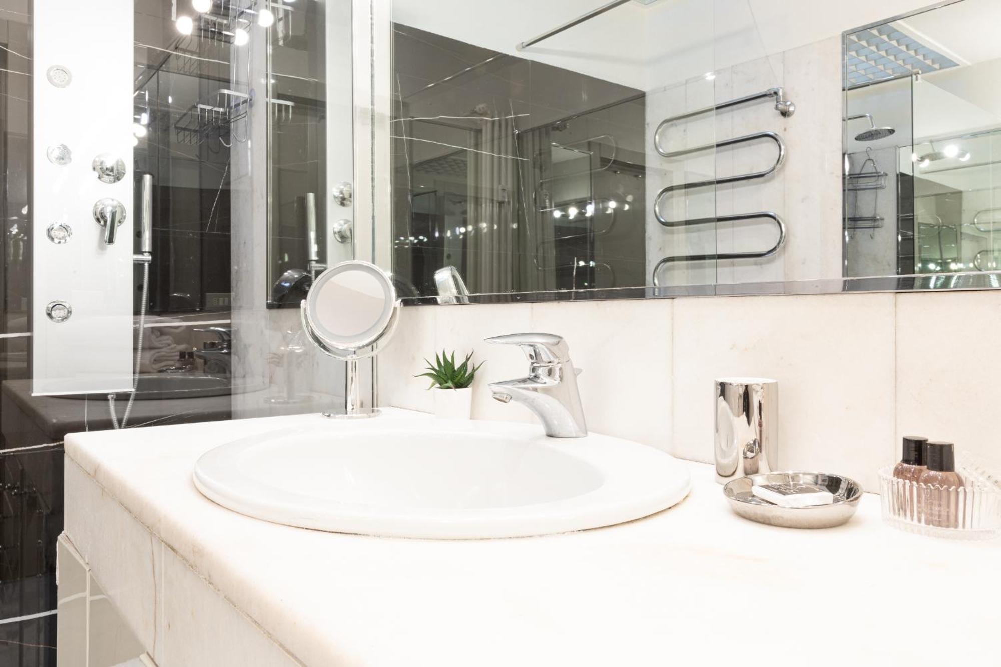 Monte Napoleone Split-Level Terrace Apartment - Top Collection 米兰 外观 照片