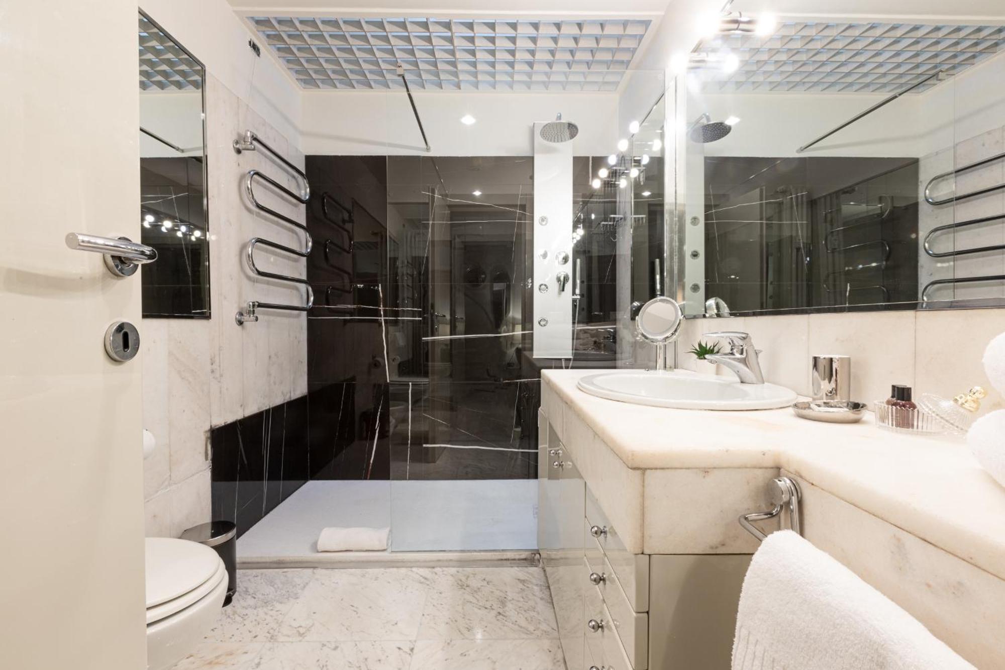 Monte Napoleone Split-Level Terrace Apartment - Top Collection 米兰 外观 照片